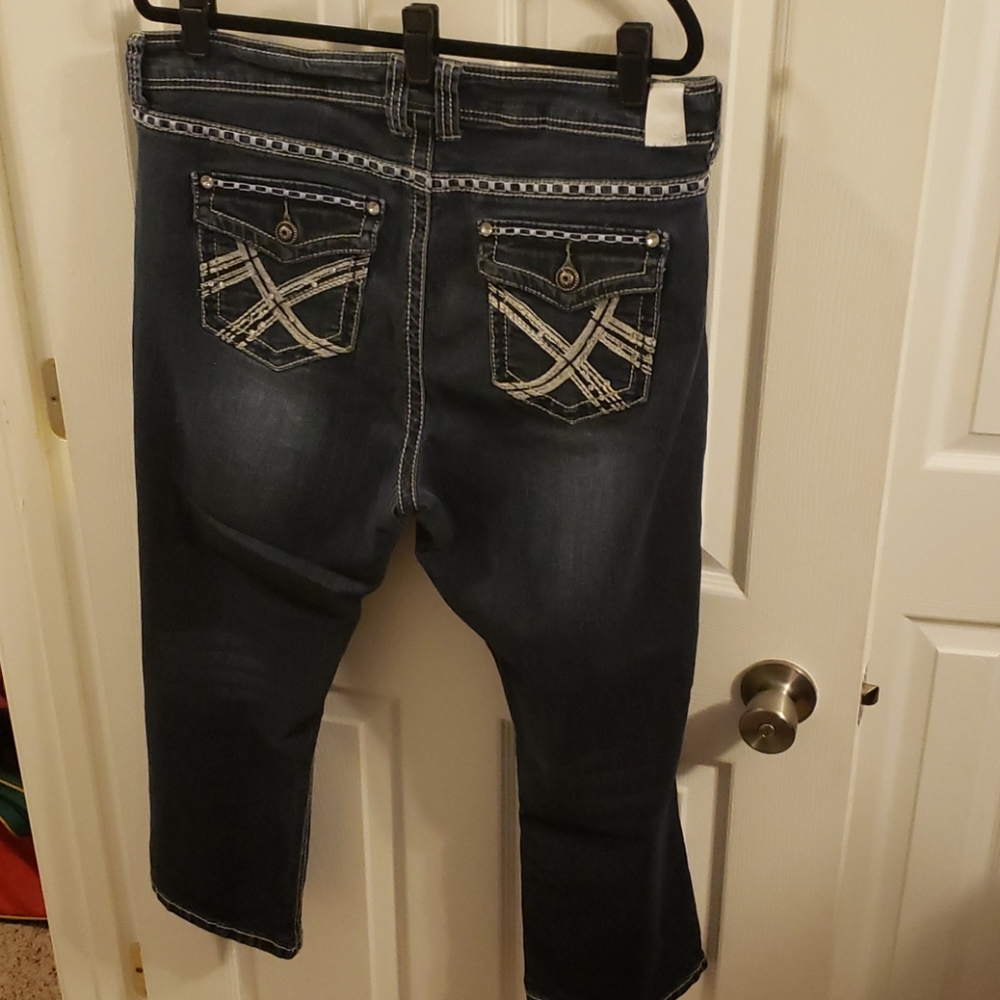 Maurices dark wash jean capris